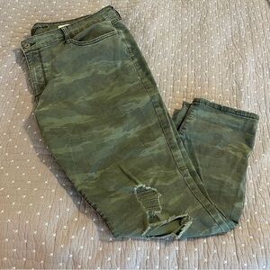 Arizona Jean Company Green Camo Jegging Pants 19